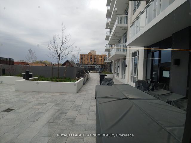 1706 - 286 Main St