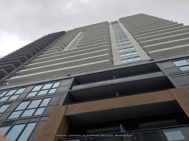 1706 - 286 Main St