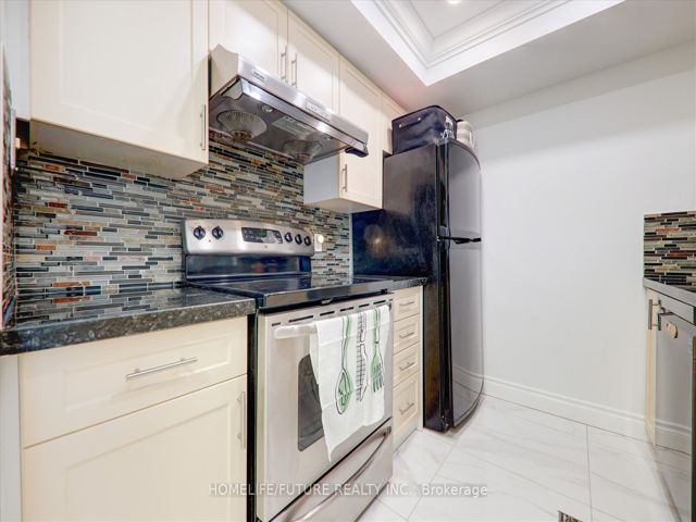 1804 - 2550 Lawrence Ave E