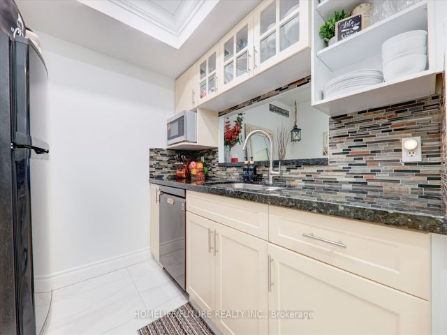 1804 - 2550 Lawrence Ave E