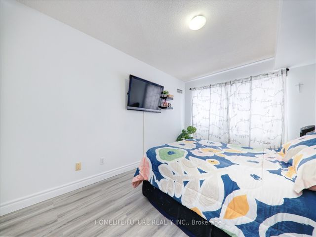 1804 - 2550 Lawrence Ave E