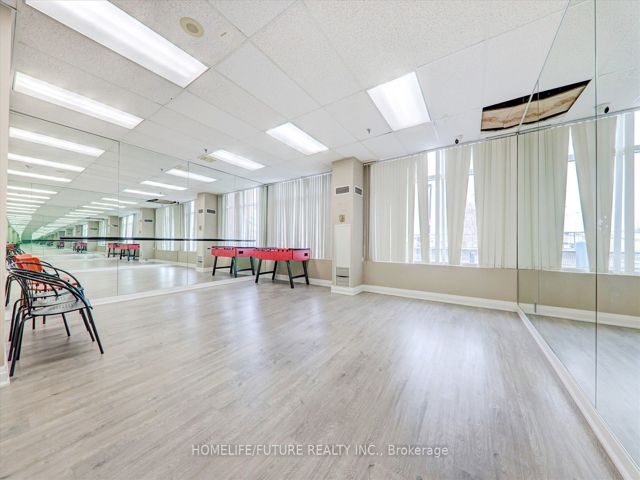 1804 - 2550 Lawrence Ave E
