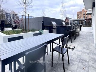 703 - 286 Main St