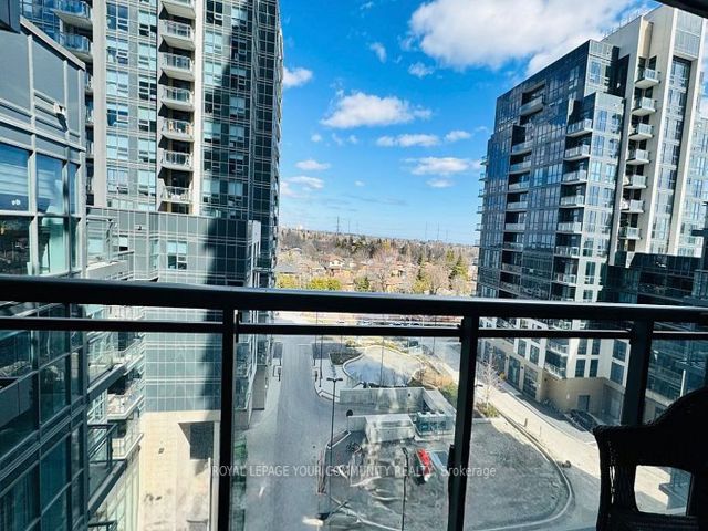 702 - 30 Meadowglen Pl