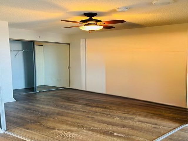 702 - 30 Meadowglen Pl