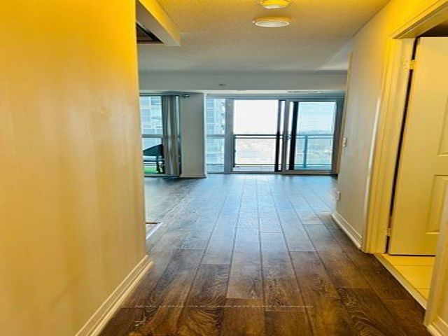 702 - 30 Meadowglen Pl