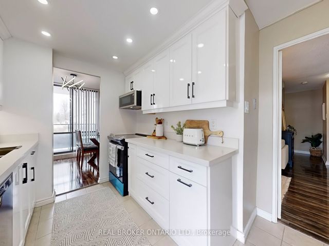 206 - 2721 Victoria Park Ave
