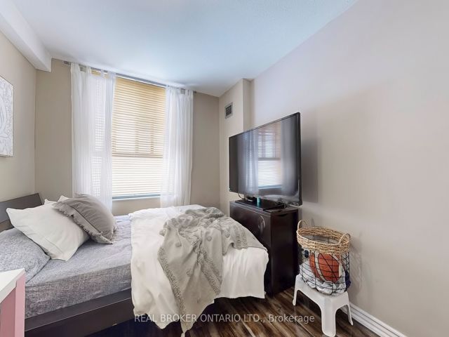 206 - 2721 Victoria Park Ave