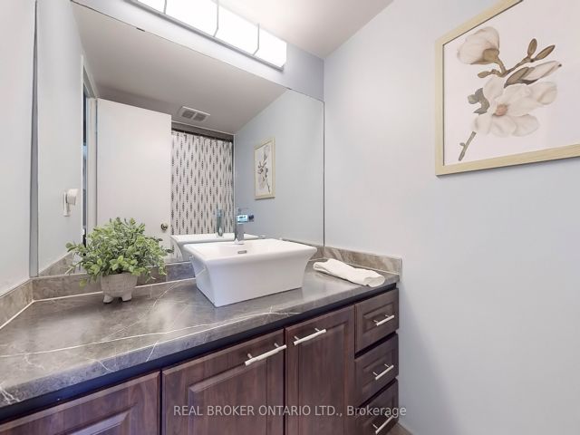 206 - 2721 Victoria Park Ave