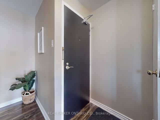 206 - 2721 Victoria Park Ave