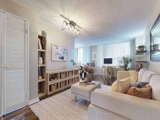 206 - 2721 Victoria Park Ave