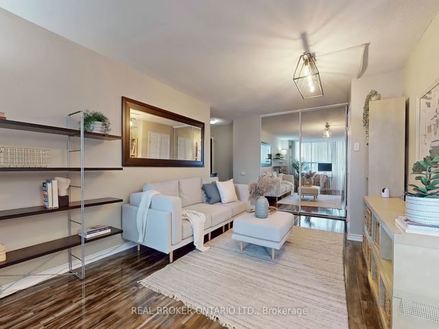 206 - 2721 Victoria Park Ave