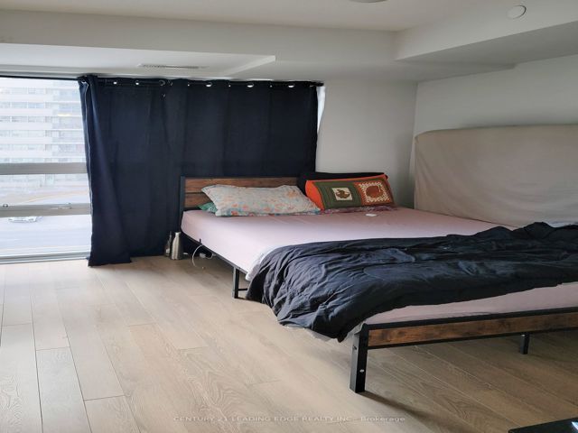 329 - 20 Meadowglen Pl