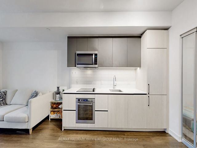 431 - 150 Logan Ave