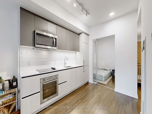431 - 150 Logan Ave