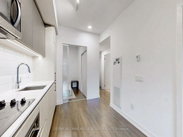 431 - 150 Logan Ave
