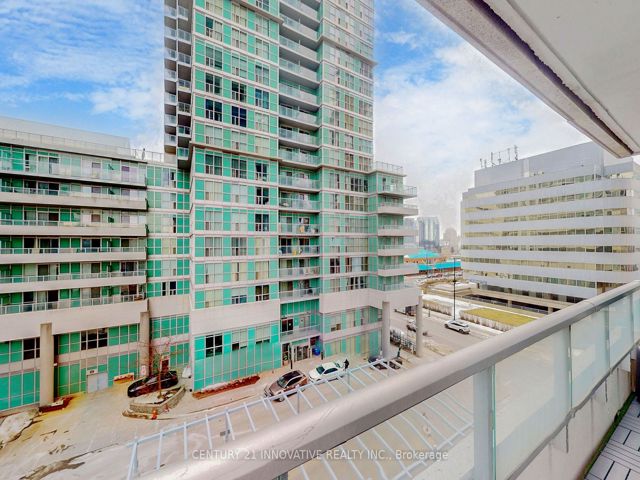 504 - 50 Town Centre Crt