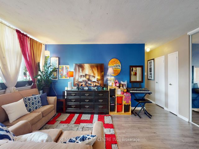 807 - 2245 Eglinton Ave E
