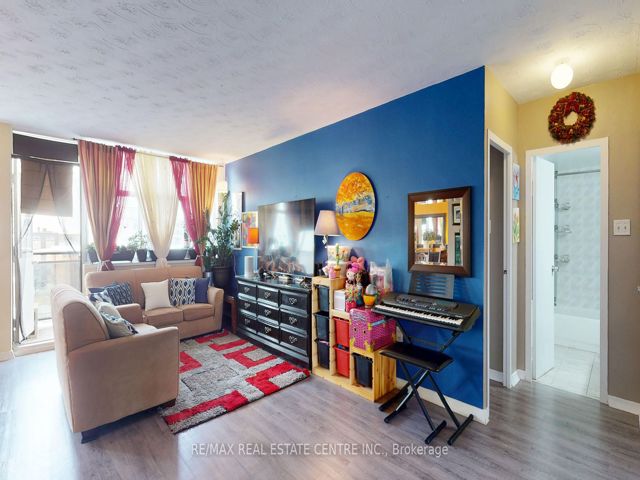 807 - 2245 Eglinton Ave E