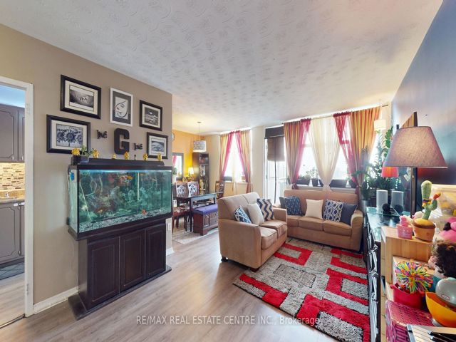 807 - 2245 Eglinton Ave E