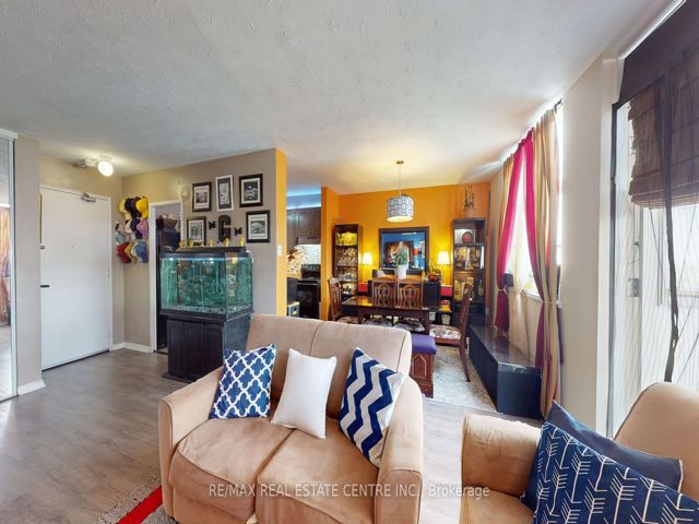 807 - 2245 Eglinton Ave E