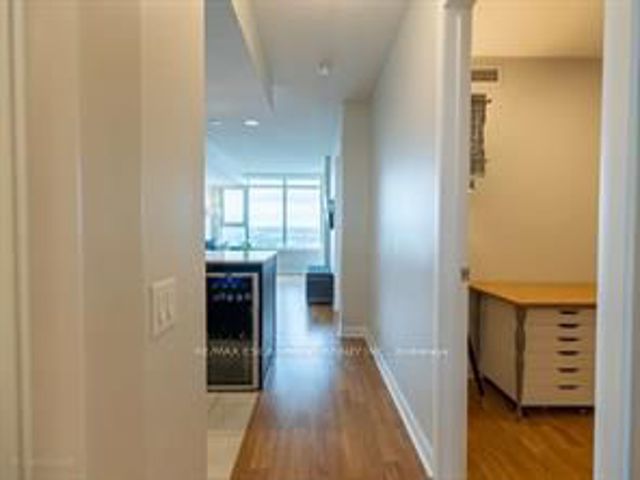 2901 - 25 Town Centre Crt