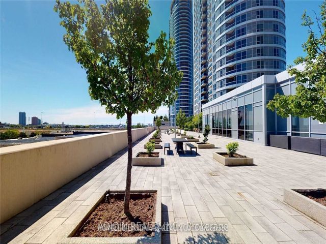 1208 - 151 Village Green Sq