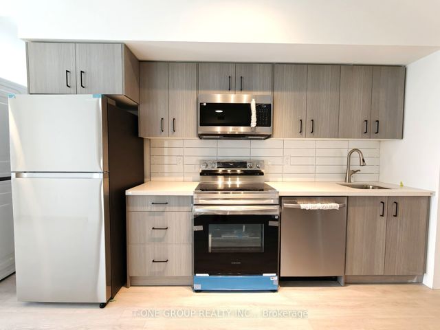 1010 - 3429 Sheppard Ave E
