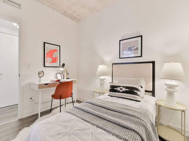 407 - 665 Queen St E