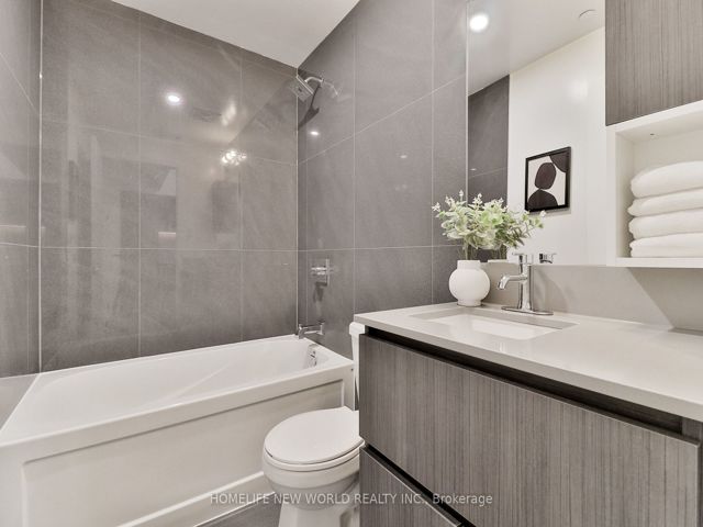 407 - 665 Queen St E