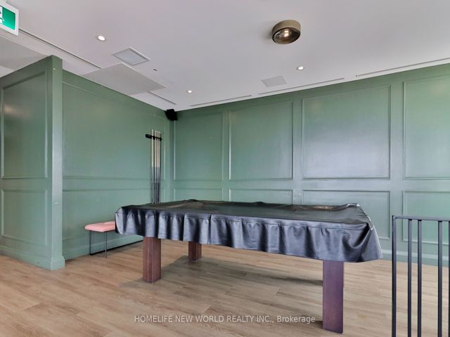 407 - 665 Queen St E