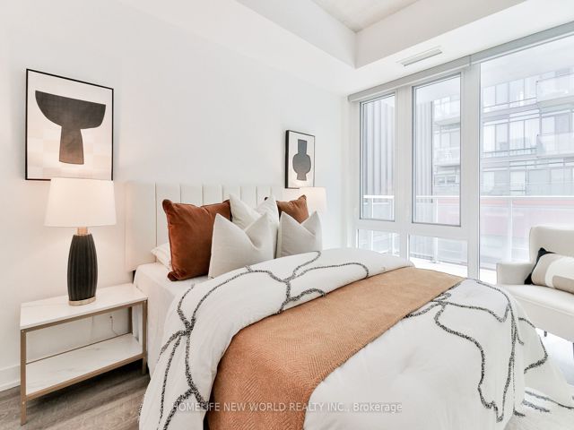 407 - 665 Queen St E