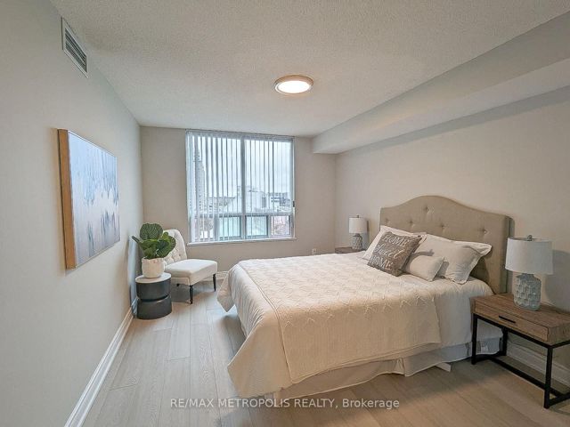 832 - 68 Corporate Dr