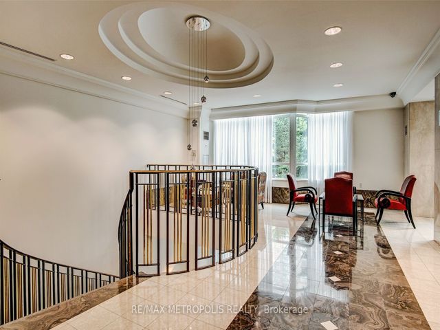 832 - 68 Corporate Dr