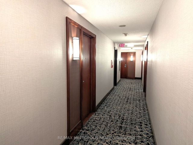 832 - 68 Corporate Dr
