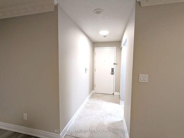 832 - 68 Corporate Dr