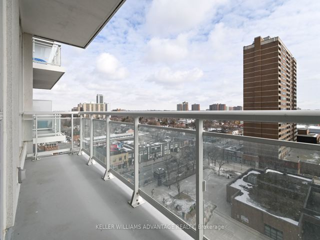 907 - 286 Main St