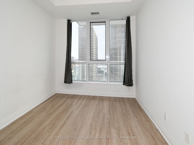 907 - 286 Main St