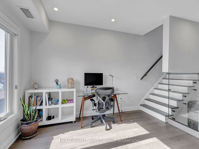 9 - 169 Jones Ave