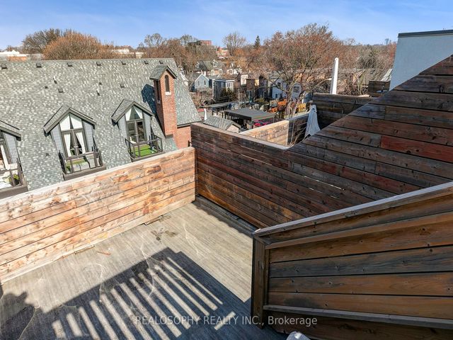 9 - 169 Jones Ave