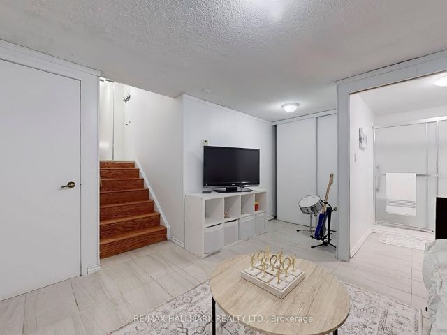 8 - 3100 Kingston Rd