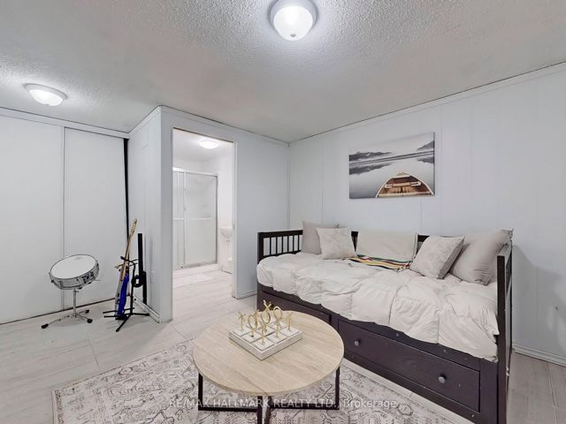 8 - 3100 Kingston Rd