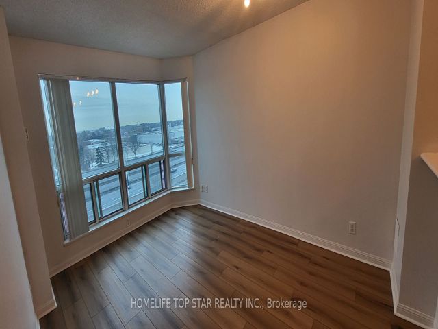 805 - 11 Lee Centre Dr
