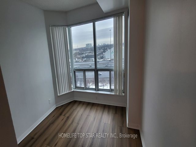 805 - 11 Lee Centre Dr