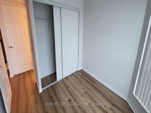 805 - 11 Lee Centre Dr