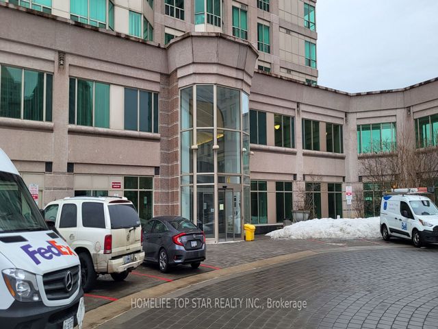 805 - 11 Lee Centre Dr