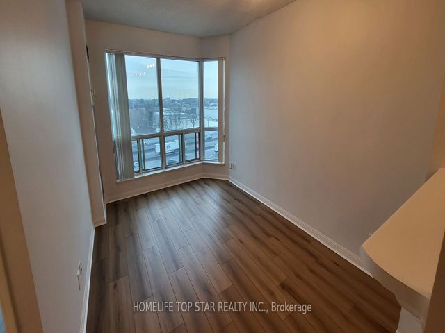 805 - 11 Lee Centre Dr