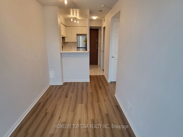 805 - 11 Lee Centre Dr