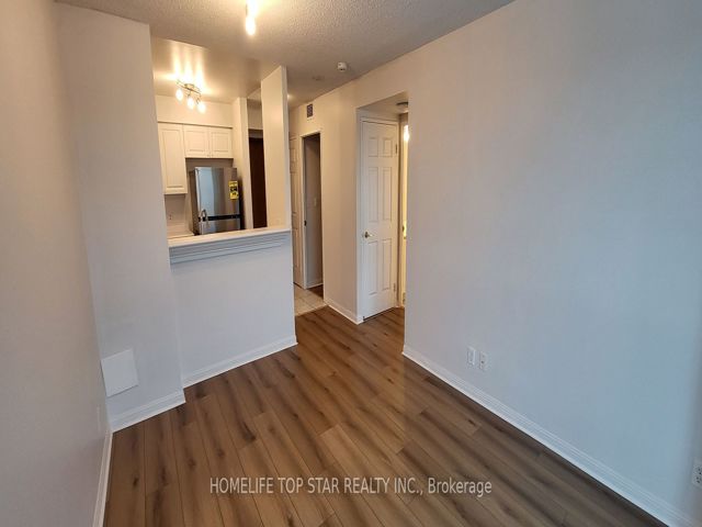 805 - 11 Lee Centre Dr