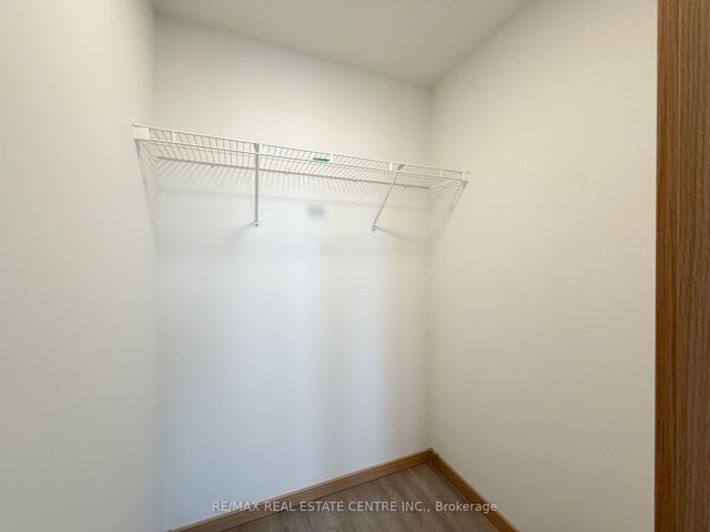 B209 - 3429 Sheppard Ave E
